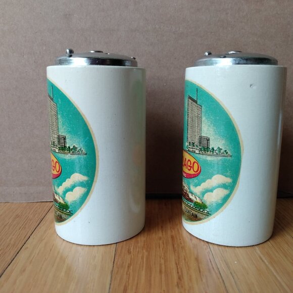 Vintage Salt and Pepper Shakers Chicago Illinois Souvenir Wood S&P Retro Kitchen - Picture 2 of 10